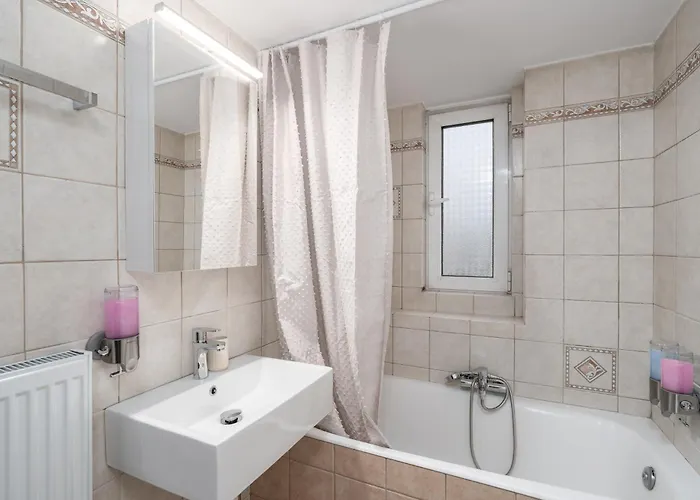 The 764 - Town Center *